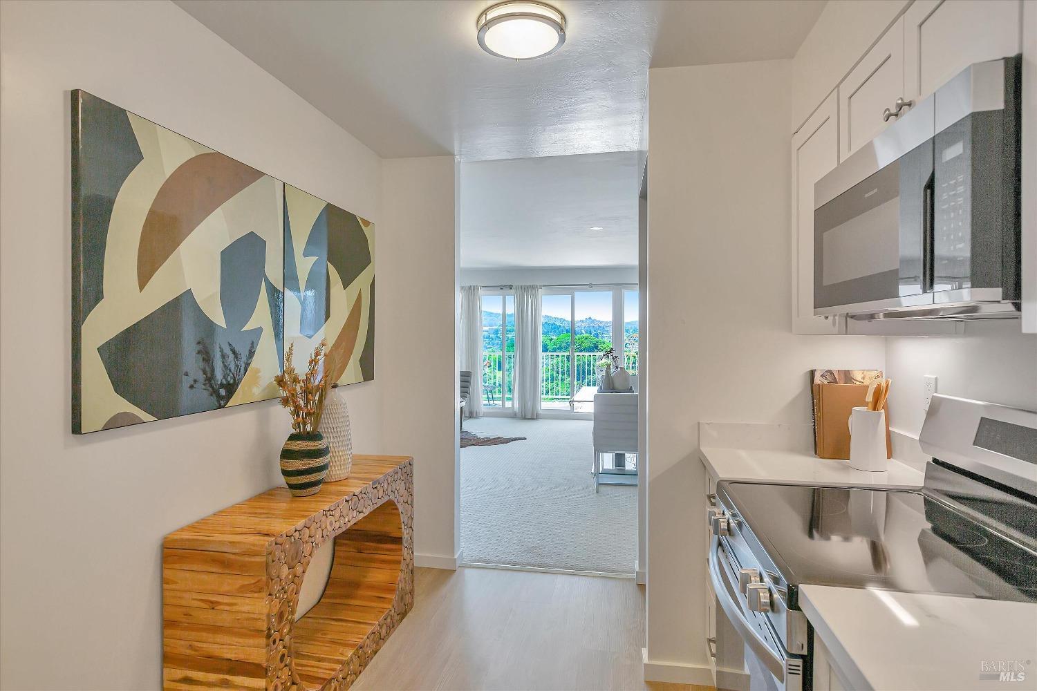 Detail Gallery Image 10 of 30 For 4 Janet Way #107,  Tiburon,  CA 94920 - 2 Beds | 1 Baths