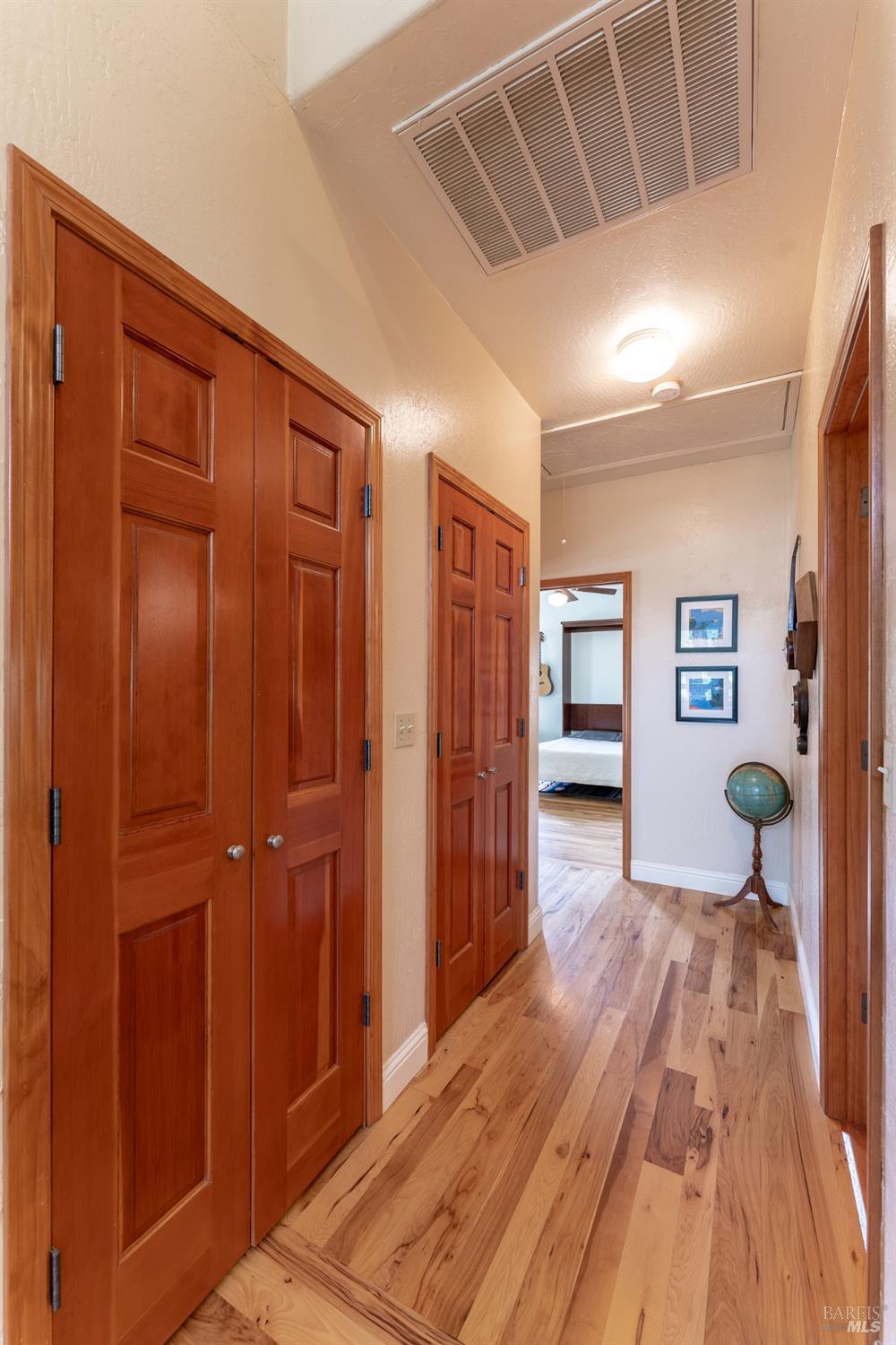 Detail Gallery Image 10 of 41 For 10551 Valley View Dr, Ukiah,  CA 95482 - 2 Beds | 2 Baths