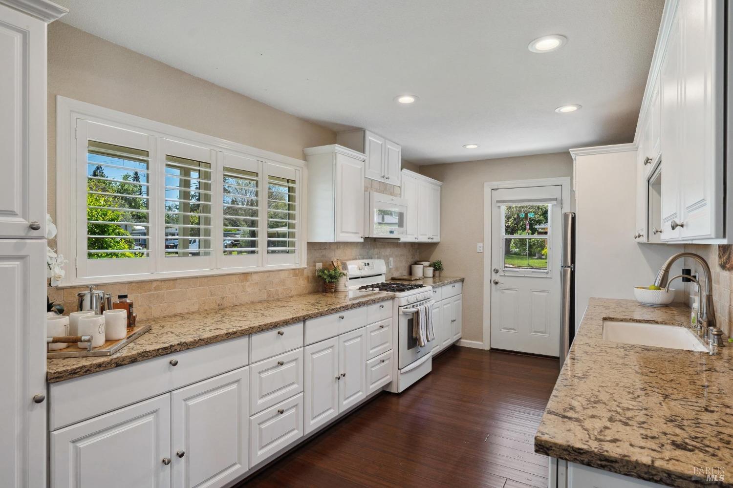 Detail Gallery Image 12 of 35 For 2224 Delpha Dr, Napa,  CA 94558 - 3 Beds | 1 Baths
