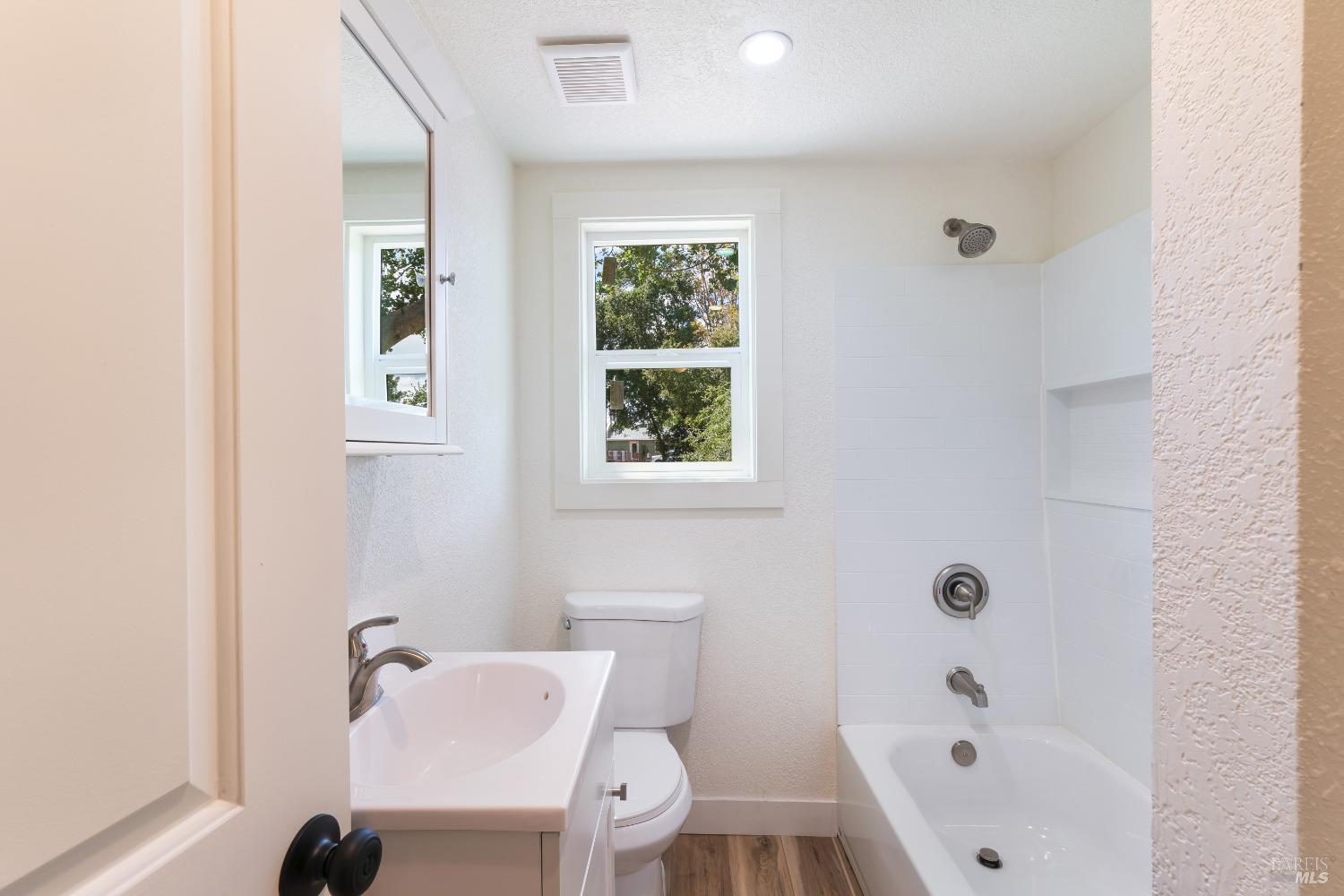 Detail Gallery Image 27 of 30 For 444 Mason St, Healdsburg,  CA 95448 - 5 Beds | 2 Baths