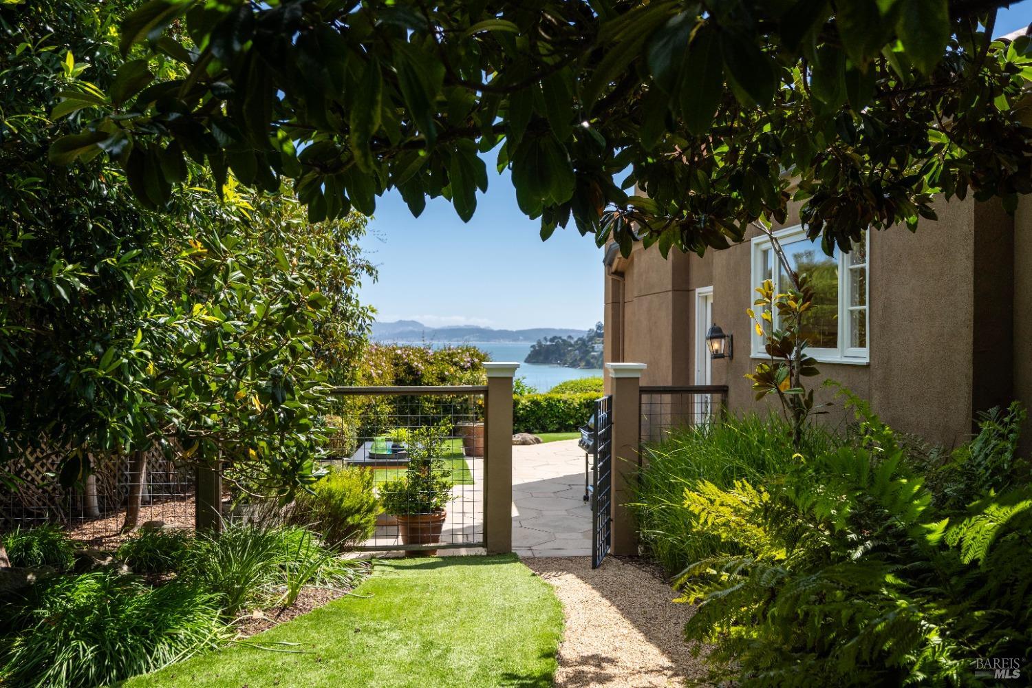 Detail Gallery Image 12 of 39 For 5 Cazadero Ln, Tiburon,  CA 94920 - 3 Beds | 2/1 Baths