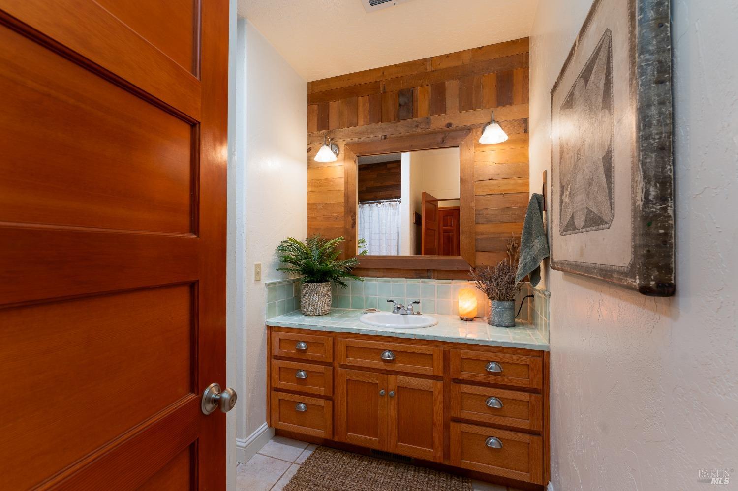 Detail Gallery Image 12 of 41 For 10551 Valley View Dr, Ukiah,  CA 95482 - 2 Beds | 2 Baths