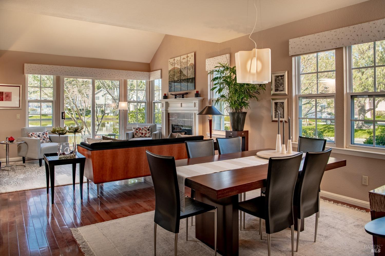 Detail Gallery Image 4 of 50 For 22 Edgewater Ct, San Rafael,  CA 94903 - 4 Beds | 2/1 Baths