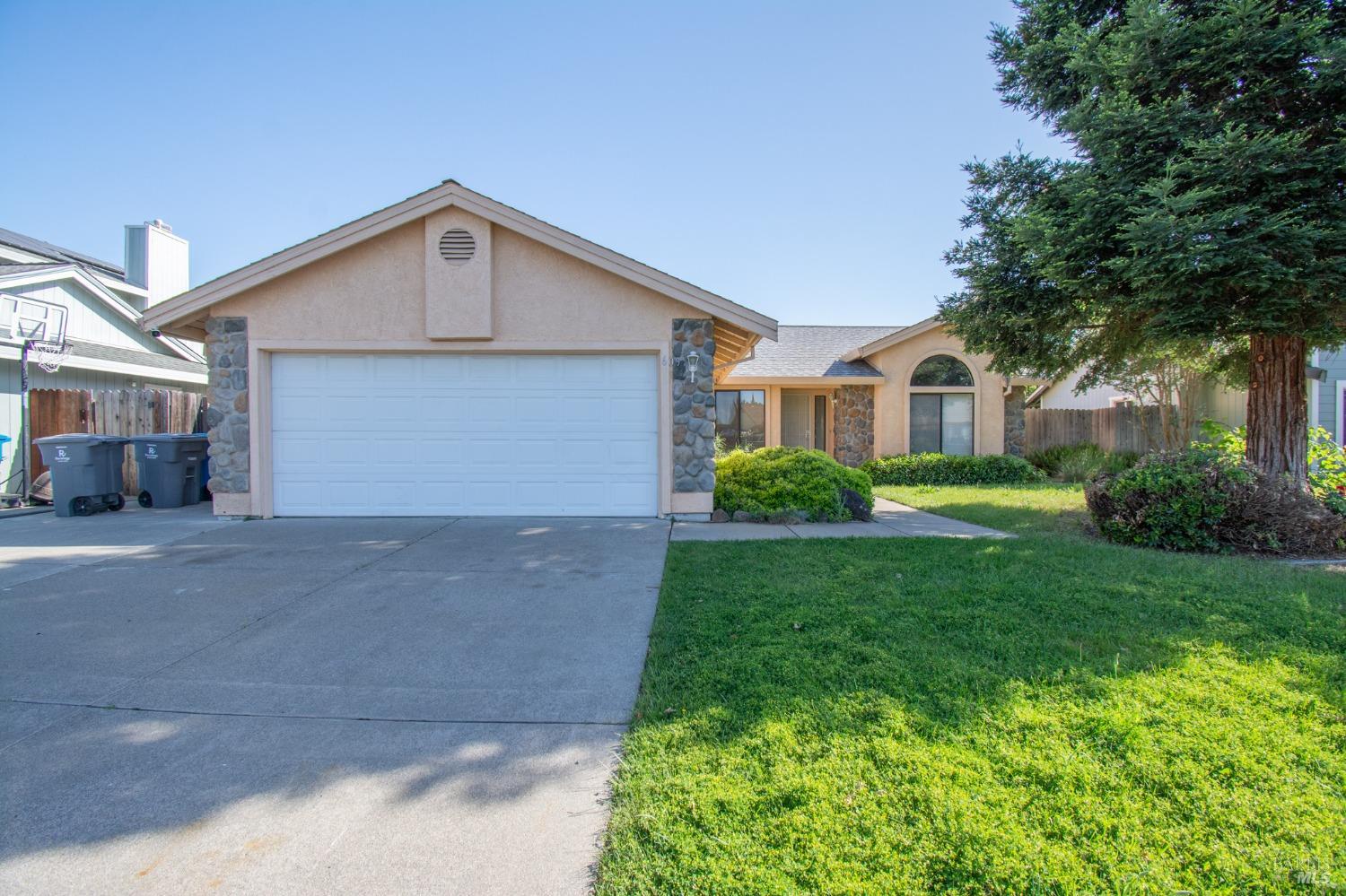 Photo of 609 Countryside Dr in Vacaville, CA