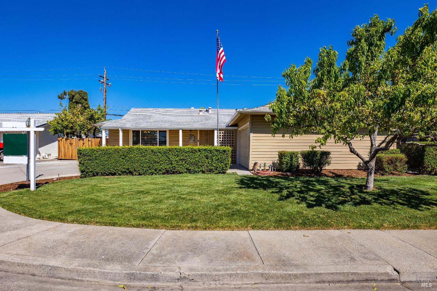 Charming 3 bed/2 bath home in the Leisure Town Vacaville 55+ community. Conveniently situated near a