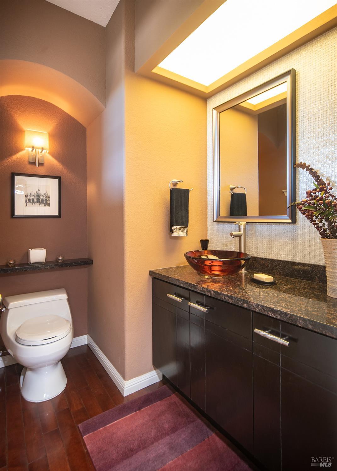 Detail Gallery Image 16 of 50 For 22 Edgewater Ct, San Rafael,  CA 94903 - 4 Beds | 2/1 Baths