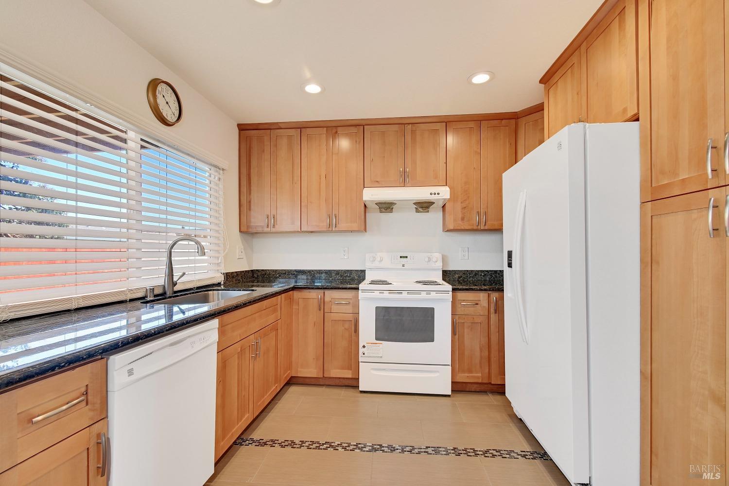 Detail Gallery Image 4 of 24 For 1187 Jack London Dr, Vallejo,  CA 94589 - 4 Beds | 2 Baths