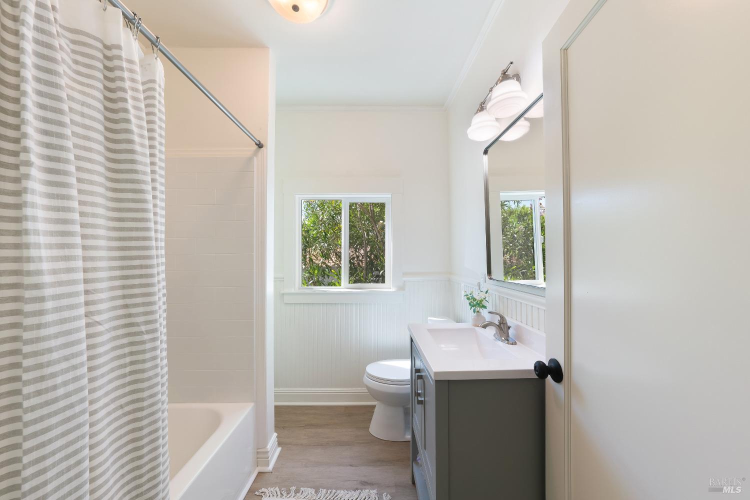 Detail Gallery Image 14 of 30 For 444 Mason St, Healdsburg,  CA 95448 - 5 Beds | 2 Baths