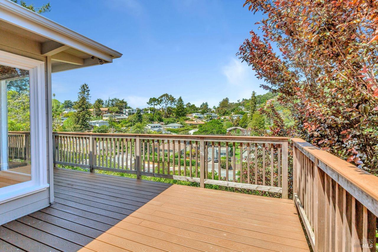 Detail Gallery Image 15 of 23 For 129 Richardson Dr, Mill Valley,  CA 94941 - 2 Beds | 2 Baths