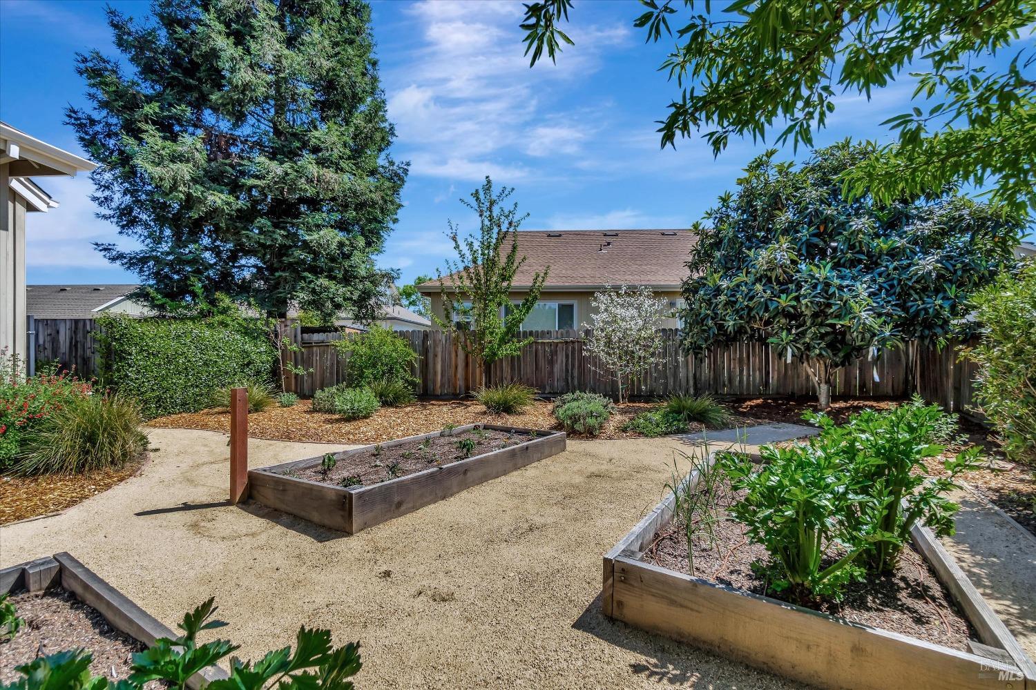 Detail Gallery Image 33 of 41 For 467 Gamay Dr, Cloverdale,  CA 95425 - 3 Beds | 2 Baths