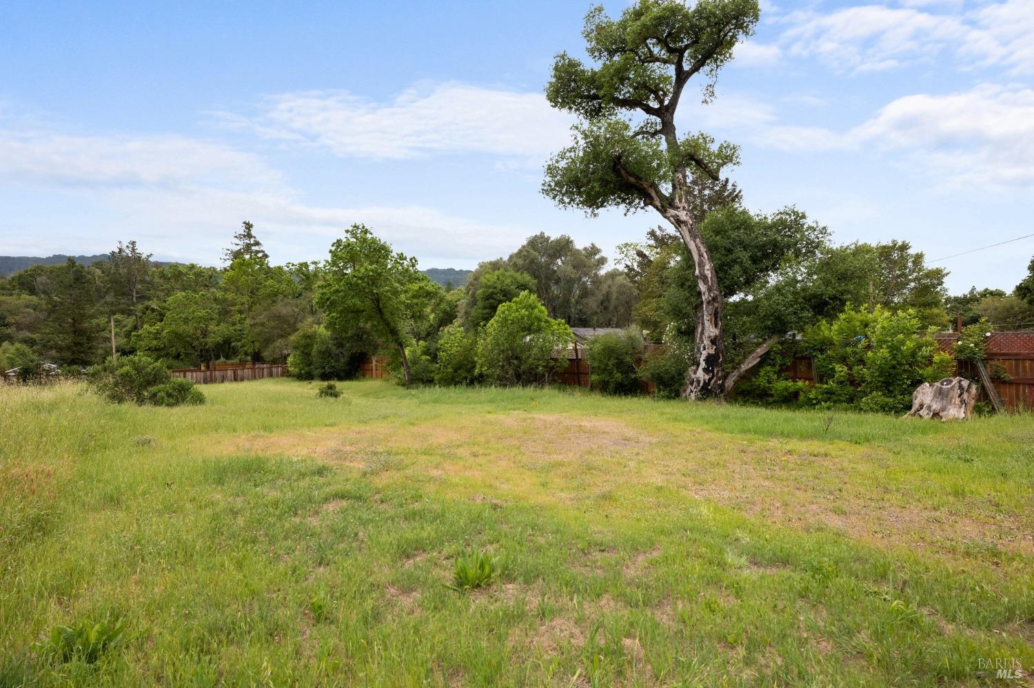 Opportunity calls! Whether you're looking to build your forever home or an investment property embrace the allure of Glen Ellen with this prime vacant land nestled in its heart. This parcel offers a canvas for your dream estate or investment vision.