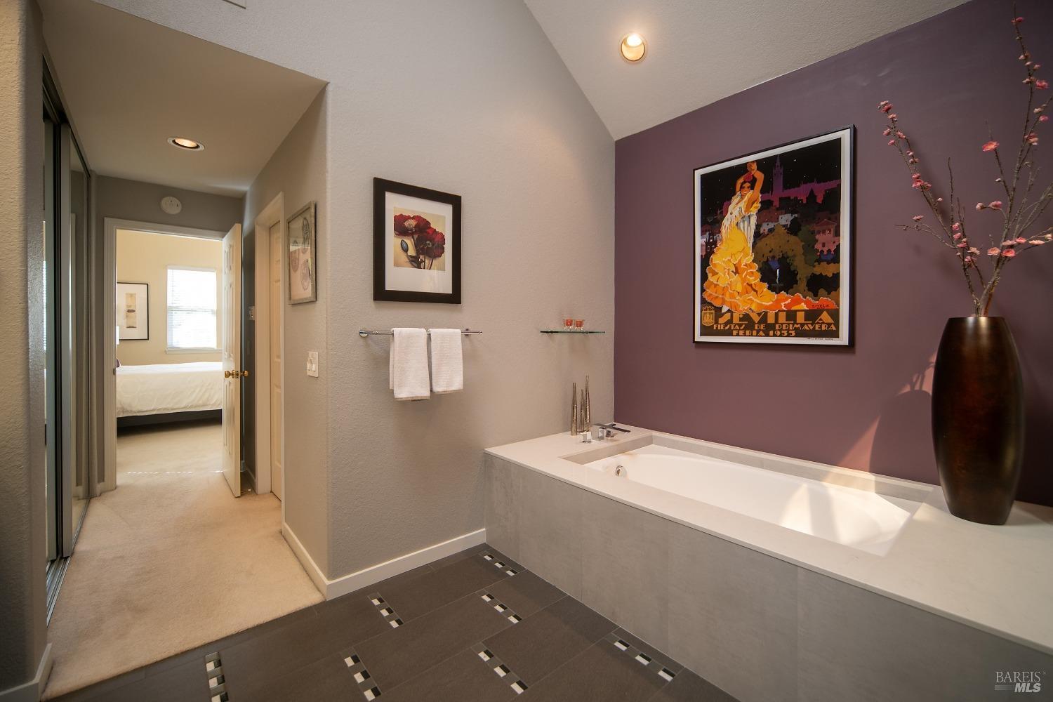 Detail Gallery Image 21 of 50 For 22 Edgewater Ct, San Rafael,  CA 94903 - 4 Beds | 2/1 Baths