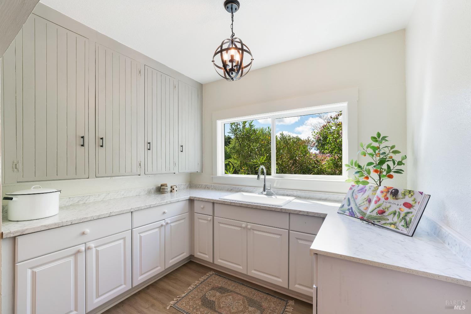 Detail Gallery Image 13 of 30 For 444 Mason St, Healdsburg,  CA 95448 - 5 Beds | 2 Baths