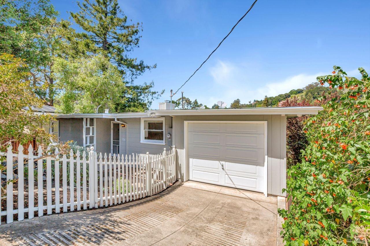 Photo of 129 Richardson Dr in Mill Valley, CA