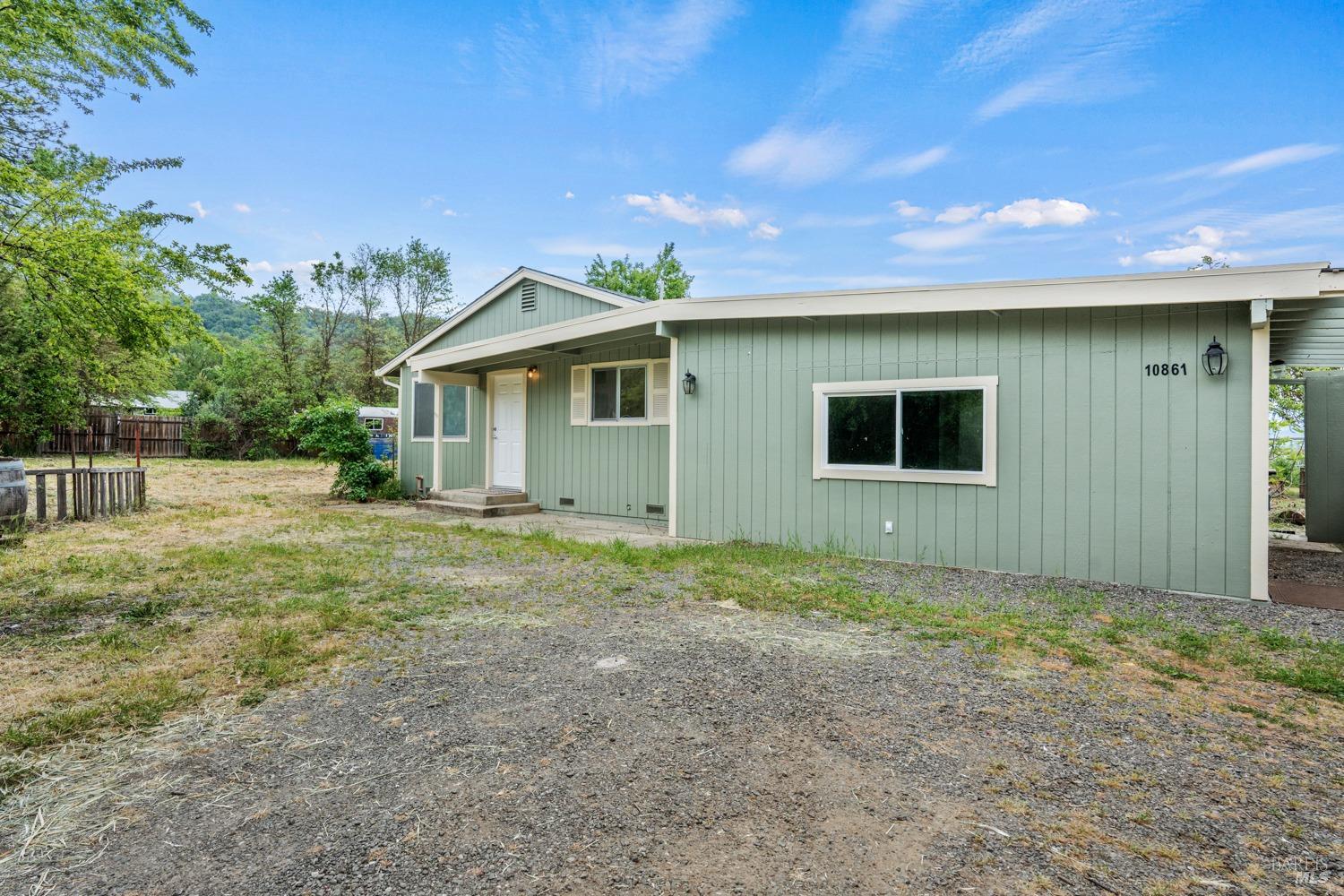 Photo of 10861 Main St in Potter Valley, CA