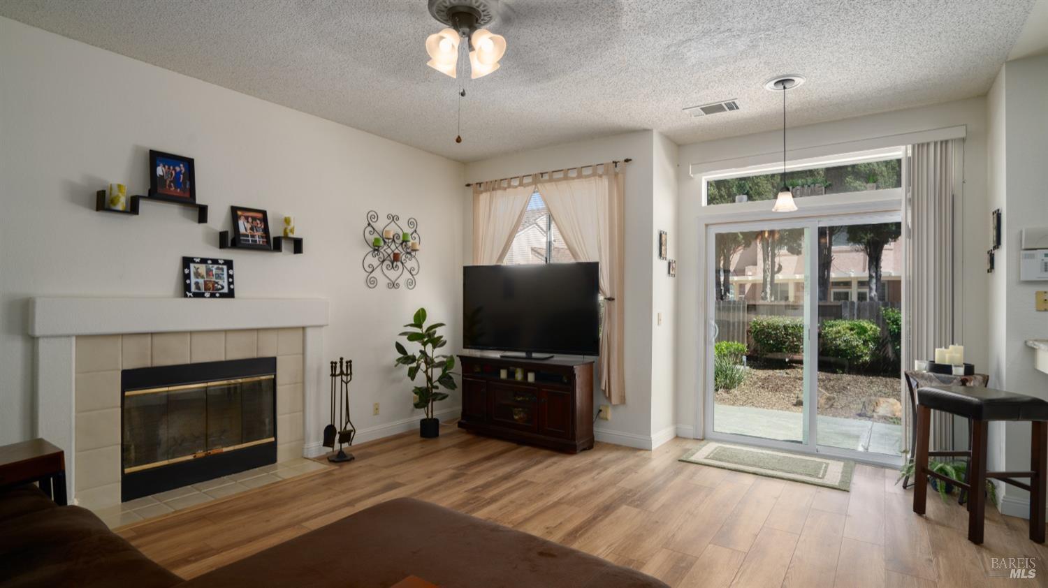 Detail Gallery Image 13 of 48 For 361 Engell Ct, Suisun City,  CA 94585 - 4 Beds | 2/1 Baths