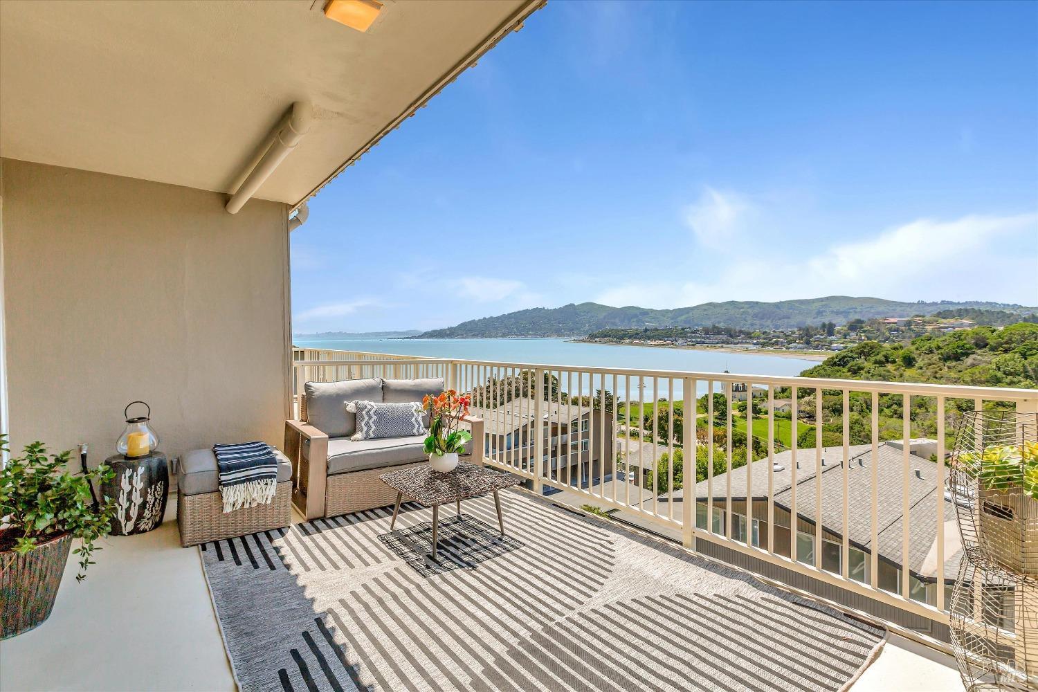 Detail Gallery Image 2 of 30 For 4 Janet Way #107,  Tiburon,  CA 94920 - 2 Beds | 1 Baths