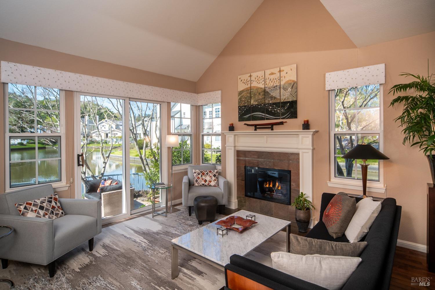 Detail Gallery Image 5 of 50 For 22 Edgewater Ct, San Rafael,  CA 94903 - 4 Beds | 2/1 Baths