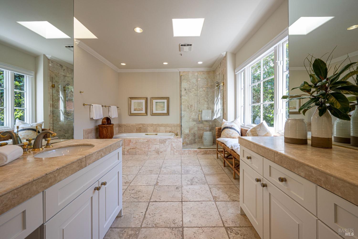 Detail Gallery Image 27 of 39 For 5 Cazadero Ln, Tiburon,  CA 94920 - 3 Beds | 2/1 Baths