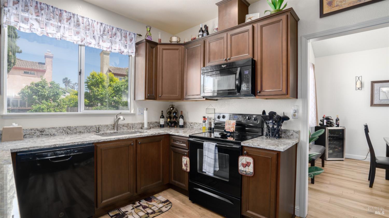 Detail Gallery Image 11 of 48 For 361 Engell Ct, Suisun City,  CA 94585 - 4 Beds | 2/1 Baths