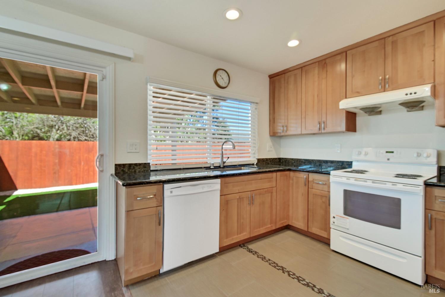 Detail Gallery Image 6 of 24 For 1187 Jack London Dr, Vallejo,  CA 94589 - 4 Beds | 2 Baths