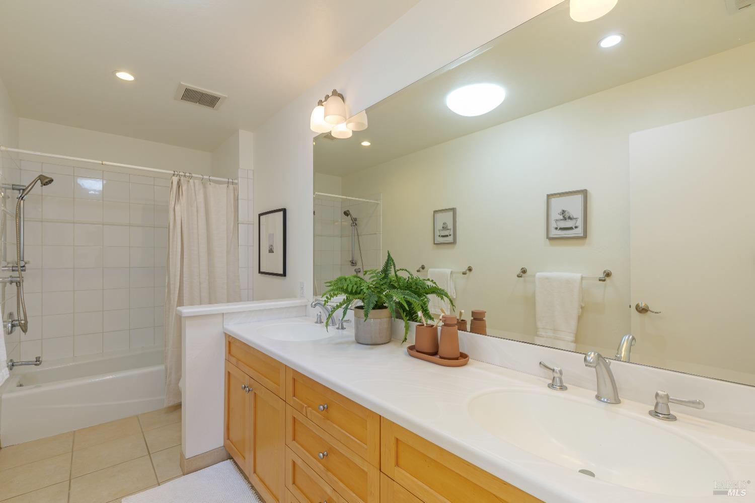 Detail Gallery Image 23 of 35 For 41 Blue Rock Ct, Corte Madera,  CA 94925 - 5 Beds | 2/1 Baths