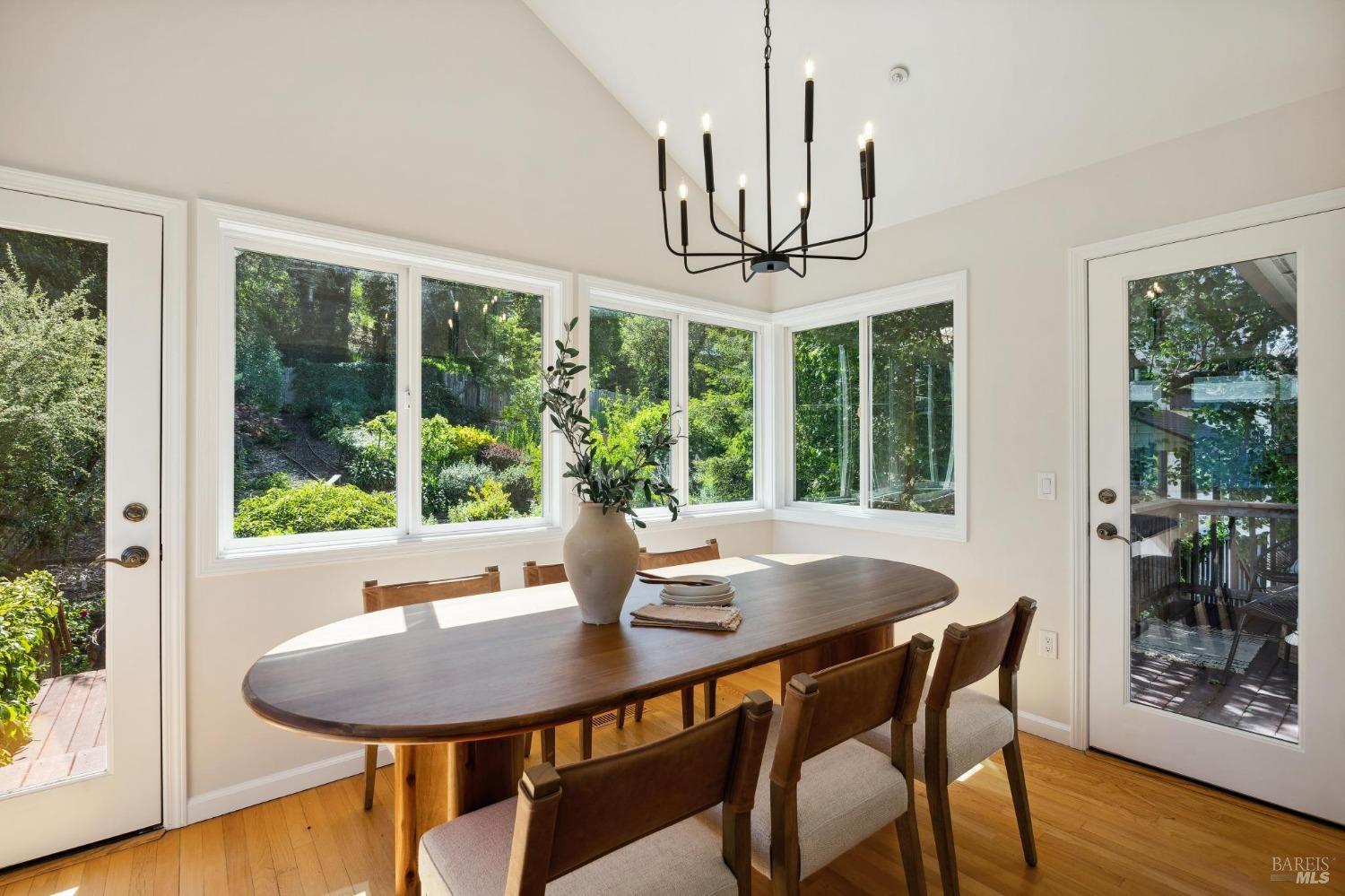 Detail Gallery Image 18 of 59 For 134 Laurel Ave, San Anselmo,  CA 94960 - 4 Beds | 2/1 Baths