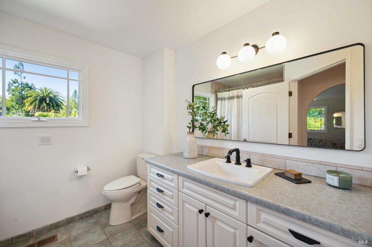 Detail Gallery Image 27 of 59 For 134 Laurel Ave, San Anselmo,  CA 94960 - 4 Beds | 2/1 Baths