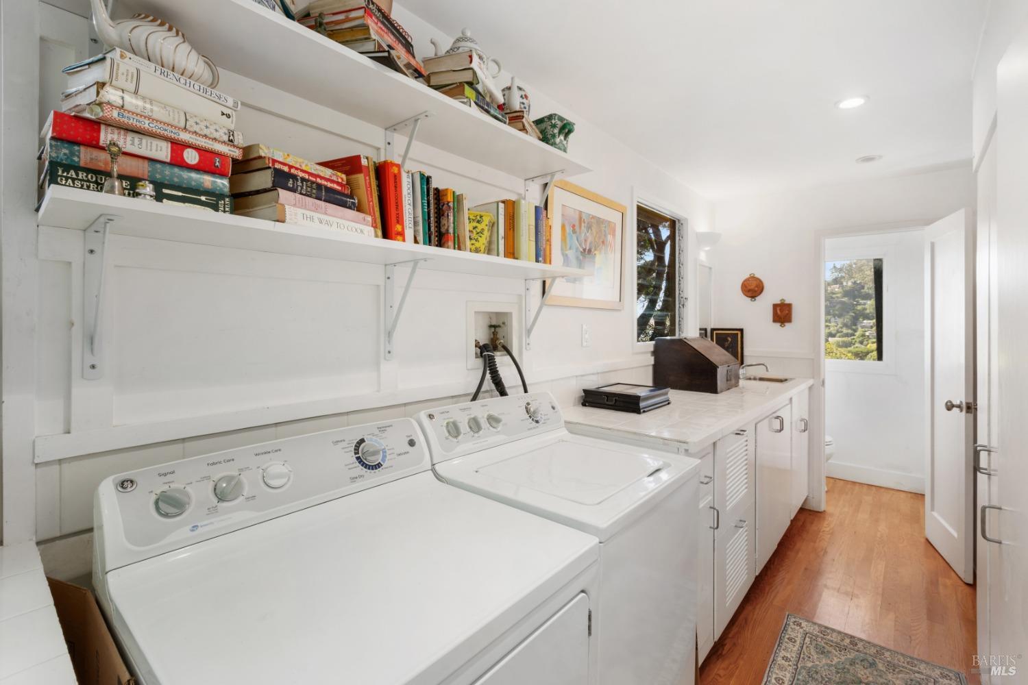 Detail Gallery Image 19 of 41 For 88 Central Ave, Sausalito,  CA 94965 - 3 Beds | 2/1 Baths