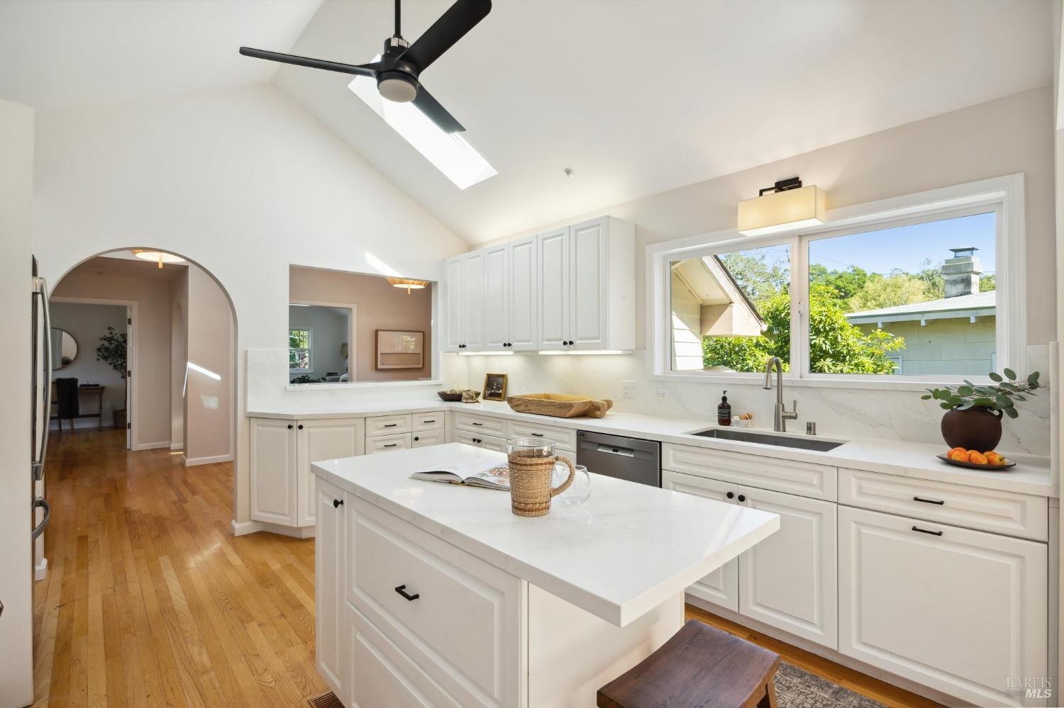 Detail Gallery Image 12 of 59 For 134 Laurel Ave, San Anselmo,  CA 94960 - 4 Beds | 2/1 Baths