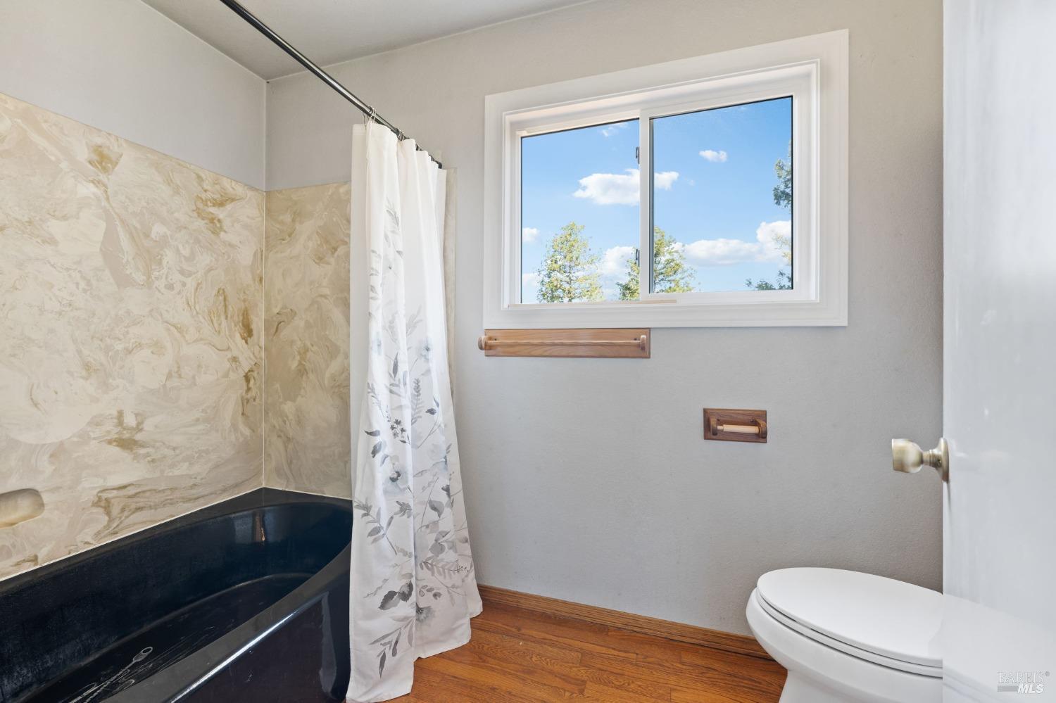 Detail Gallery Image 24 of 79 For 4671 Fairway Dr, Rohnert Park,  CA 94928 - 4 Beds | 2/1 Baths