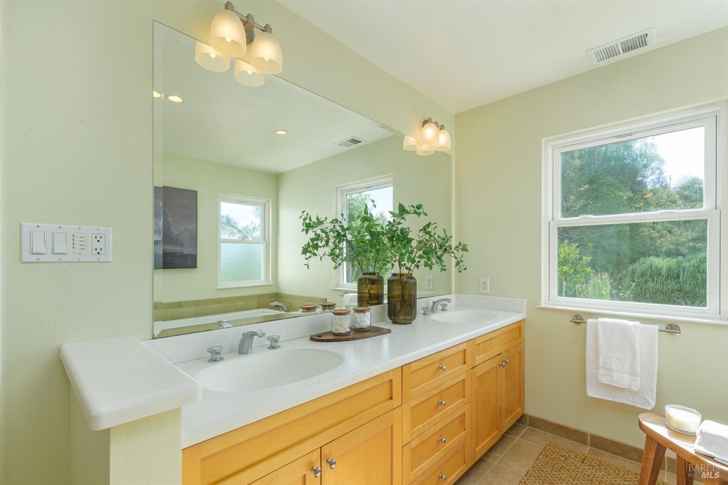 Detail Gallery Image 18 of 35 For 41 Blue Rock Ct, Corte Madera,  CA 94925 - 5 Beds | 2/1 Baths