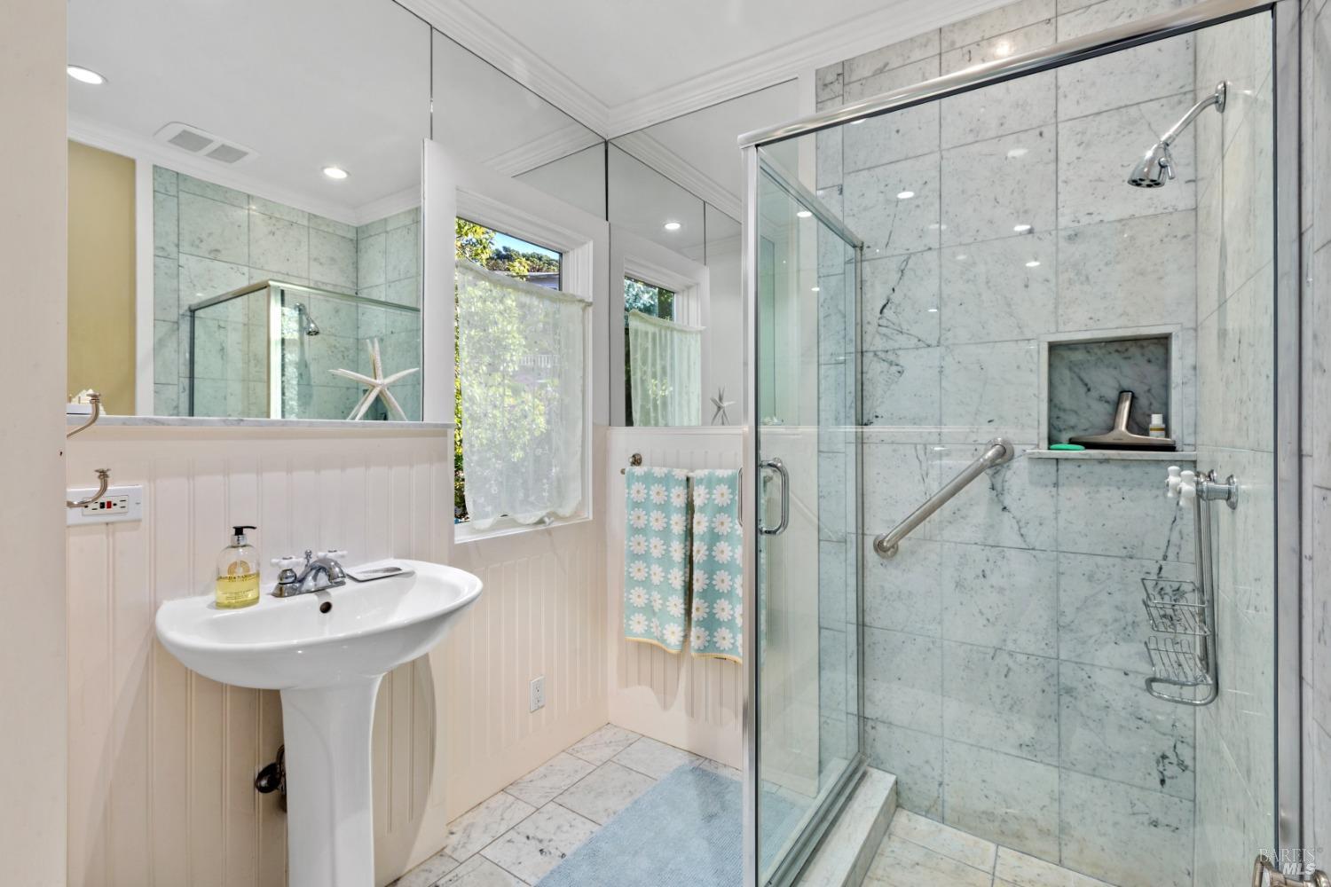 Detail Gallery Image 33 of 41 For 88 Central Ave, Sausalito,  CA 94965 - 3 Beds | 2/1 Baths
