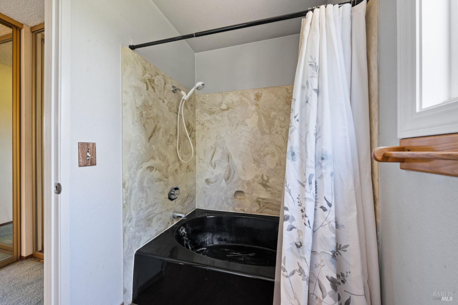 Detail Gallery Image 25 of 79 For 4671 Fairway Dr, Rohnert Park,  CA 94928 - 4 Beds | 2/1 Baths