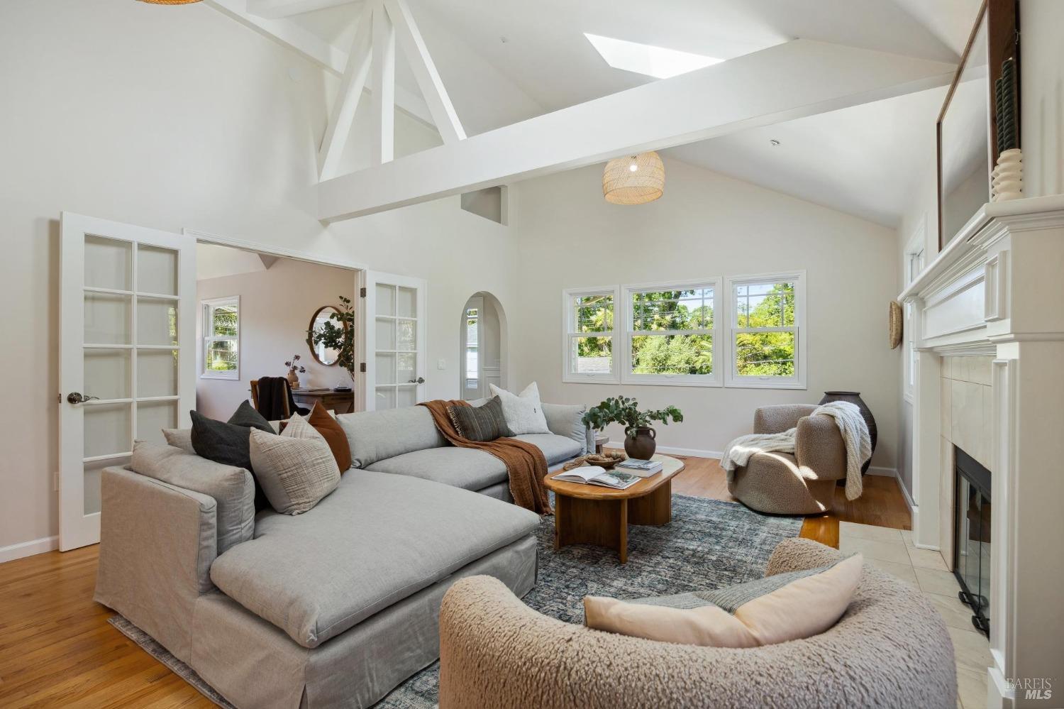 Detail Gallery Image 9 of 59 For 134 Laurel Ave, San Anselmo,  CA 94960 - 4 Beds | 2/1 Baths