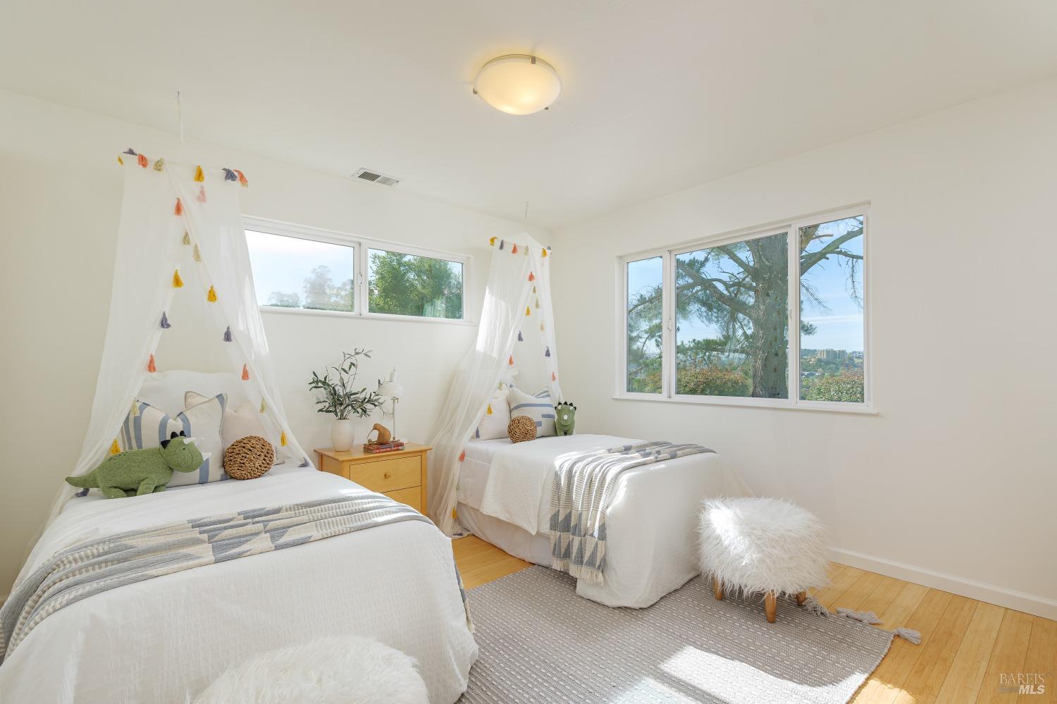 Detail Gallery Image 21 of 35 For 41 Blue Rock Ct, Corte Madera,  CA 94925 - 5 Beds | 2/1 Baths