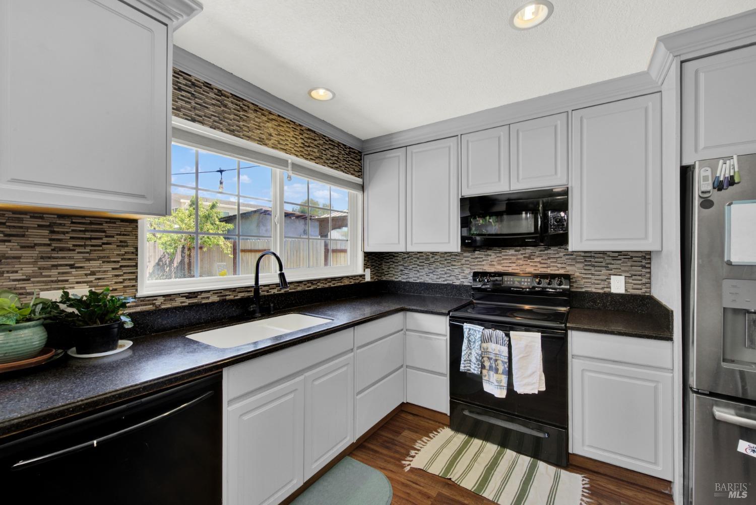Detail Gallery Image 11 of 42 For 1363 Farmington Dr, Vacaville,  CA 95687 - 3 Beds | 2 Baths