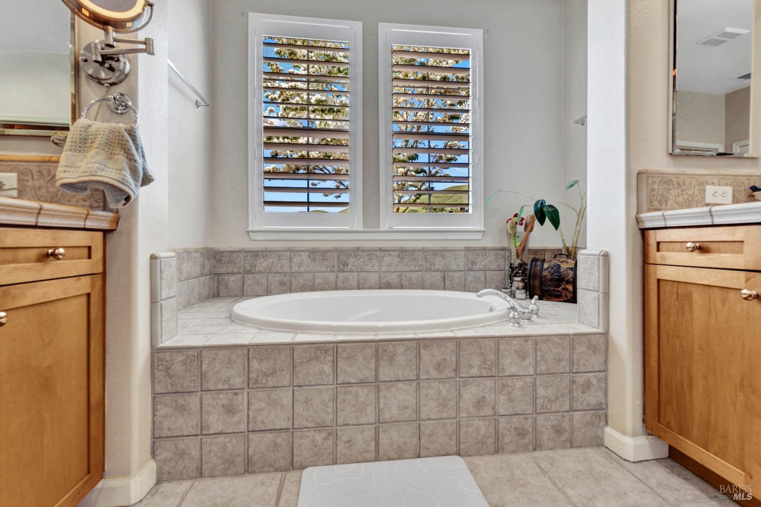 Detail Gallery Image 27 of 60 For 4060 Nottingham Ct, Vallejo,  CA 94591 - 4 Beds | 3/1 Baths