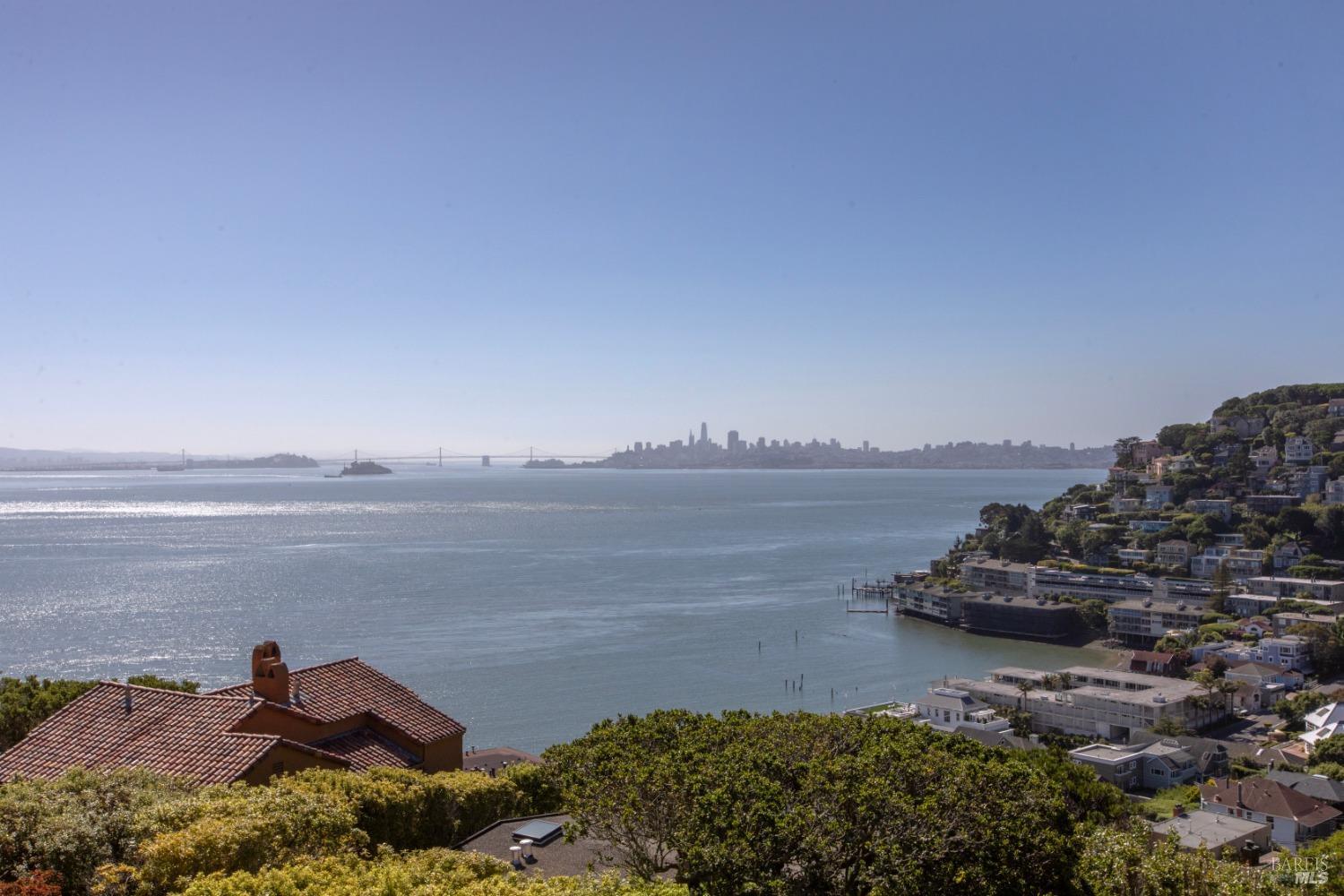 Detail Gallery Image 2 of 41 For 88 Central Ave, Sausalito,  CA 94965 - 3 Beds | 2/1 Baths