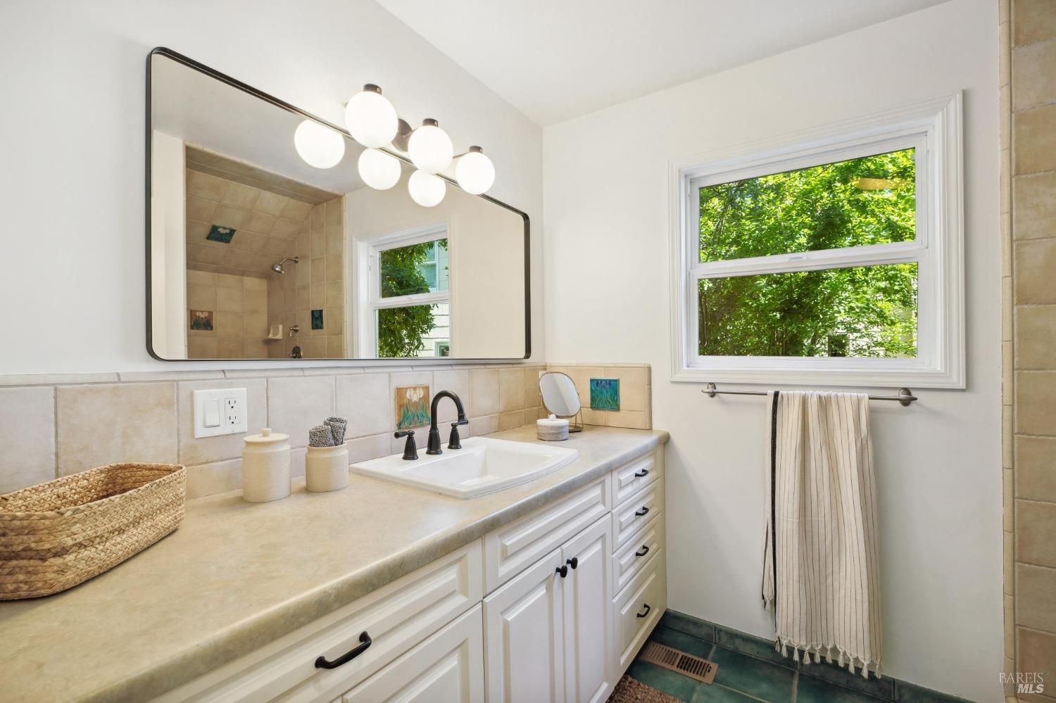 Detail Gallery Image 47 of 59 For 134 Laurel Ave, San Anselmo,  CA 94960 - 4 Beds | 2/1 Baths