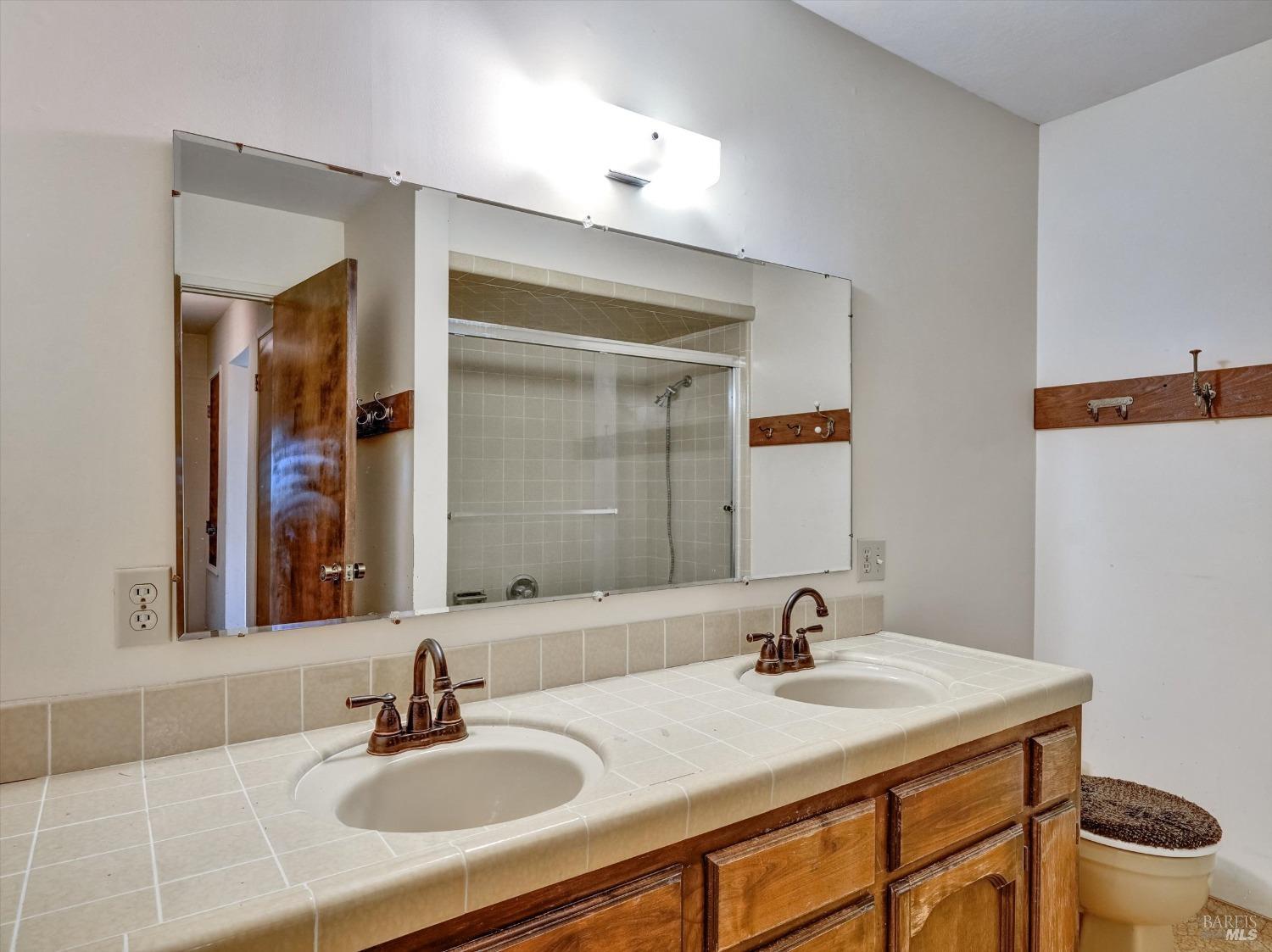 Detail Gallery Image 23 of 48 For 1140 Stanford Ct, Napa,  CA 94558 - 3 Beds | 2/1 Baths