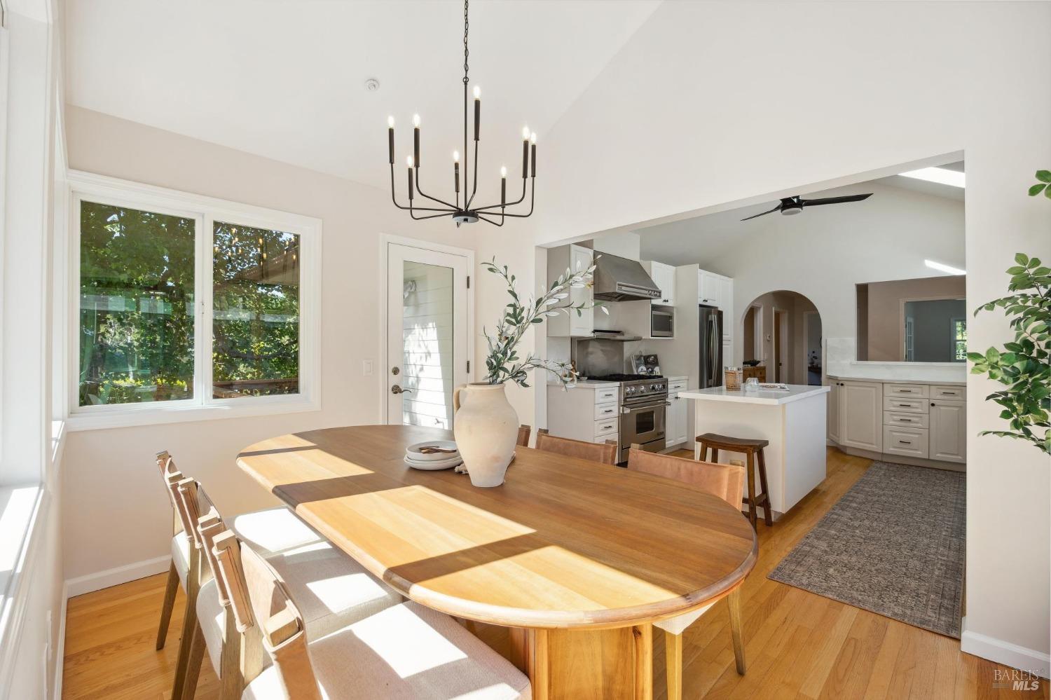 Detail Gallery Image 15 of 59 For 134 Laurel Ave, San Anselmo,  CA 94960 - 4 Beds | 2/1 Baths