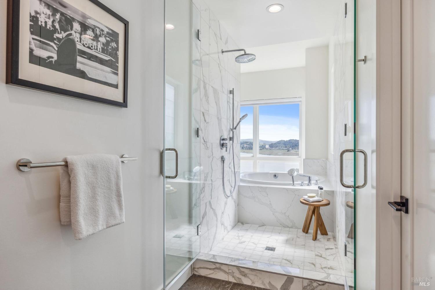 Detail Gallery Image 32 of 48 For 33 Drakes Cove Ct, Larkspur,  CA 94939 - 5 Beds | 3/1 Baths