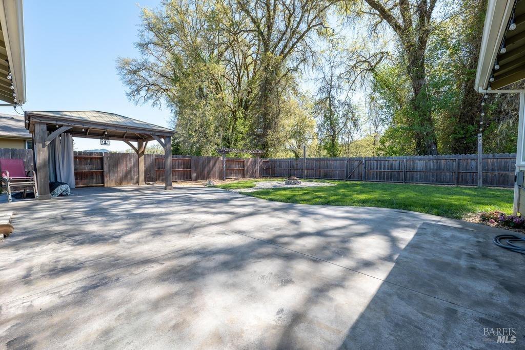 Detail Gallery Image 31 of 37 For 195 Haehl Creek Ct, Willits,  CA 95490 - 4 Beds | 2/1 Baths