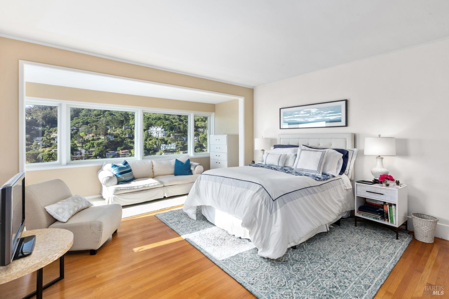 Detail Gallery Image 25 of 41 For 88 Central Ave, Sausalito,  CA 94965 - 3 Beds | 2/1 Baths