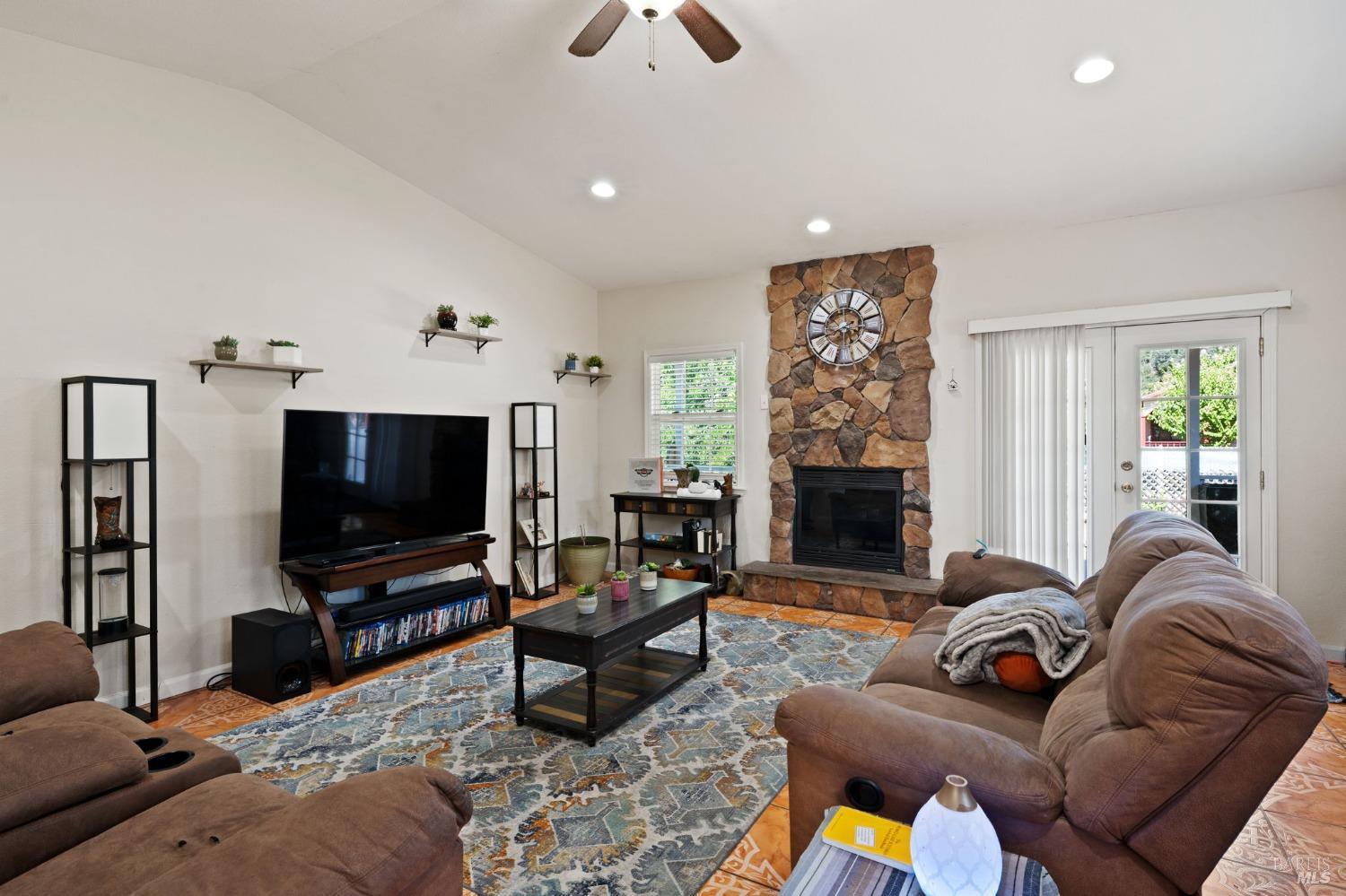 Detail Gallery Image 15 of 38 For 19776 Bear Valley Rd, Hidden Valley Lake,  CA 95467 - 4 Beds | 2 Baths