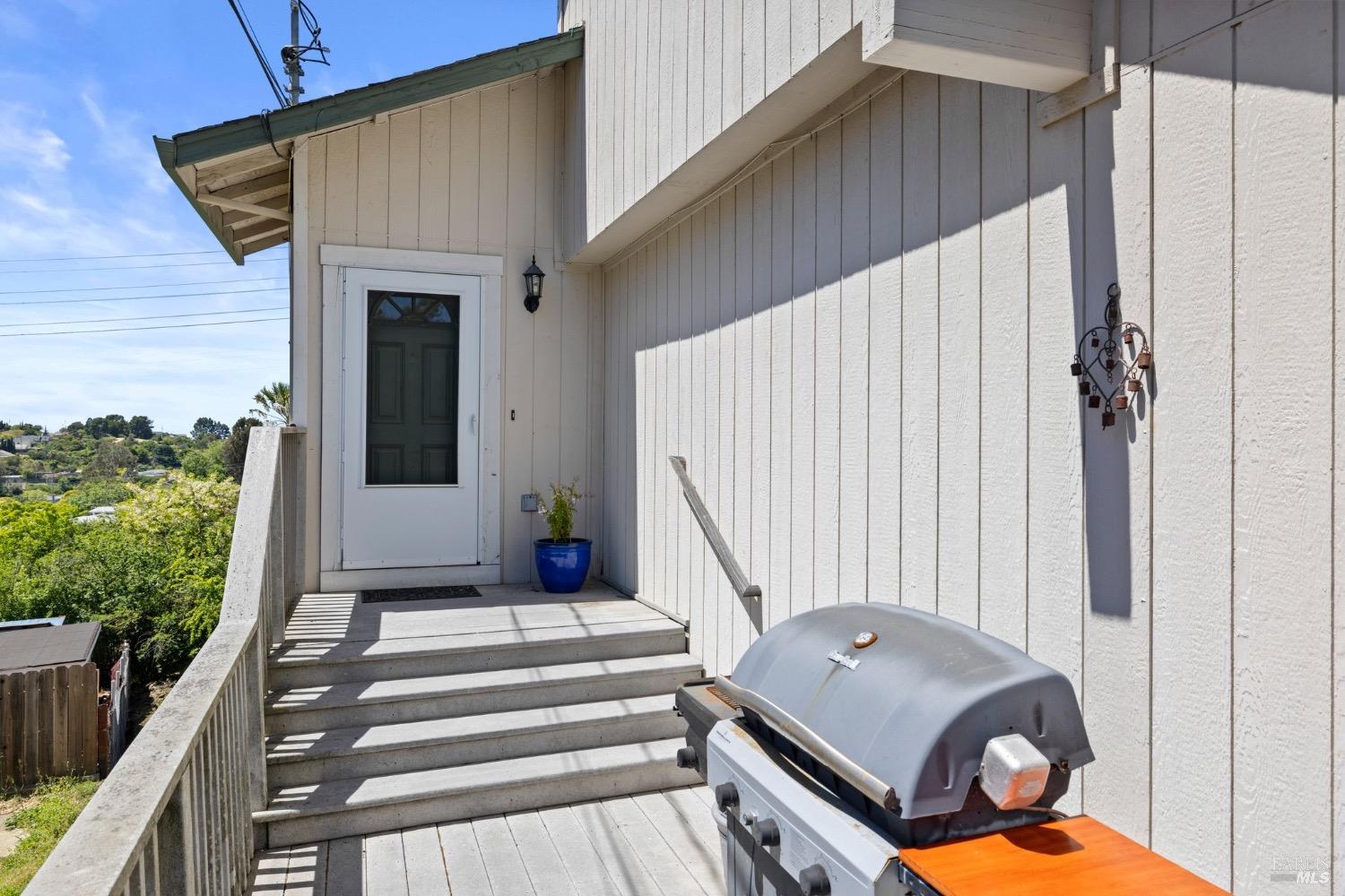 Detail Gallery Image 5 of 26 For 13 Aspen Ct, Vallejo,  CA 94591 - 3 Beds | 2/1 Baths