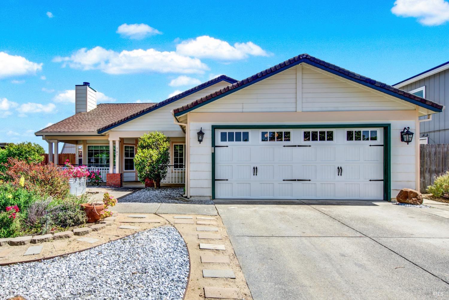 Detail Gallery Image 1 of 73 For 707 Calico Trl, Vacaville,  CA 95687 - 3 Beds | 2 Baths