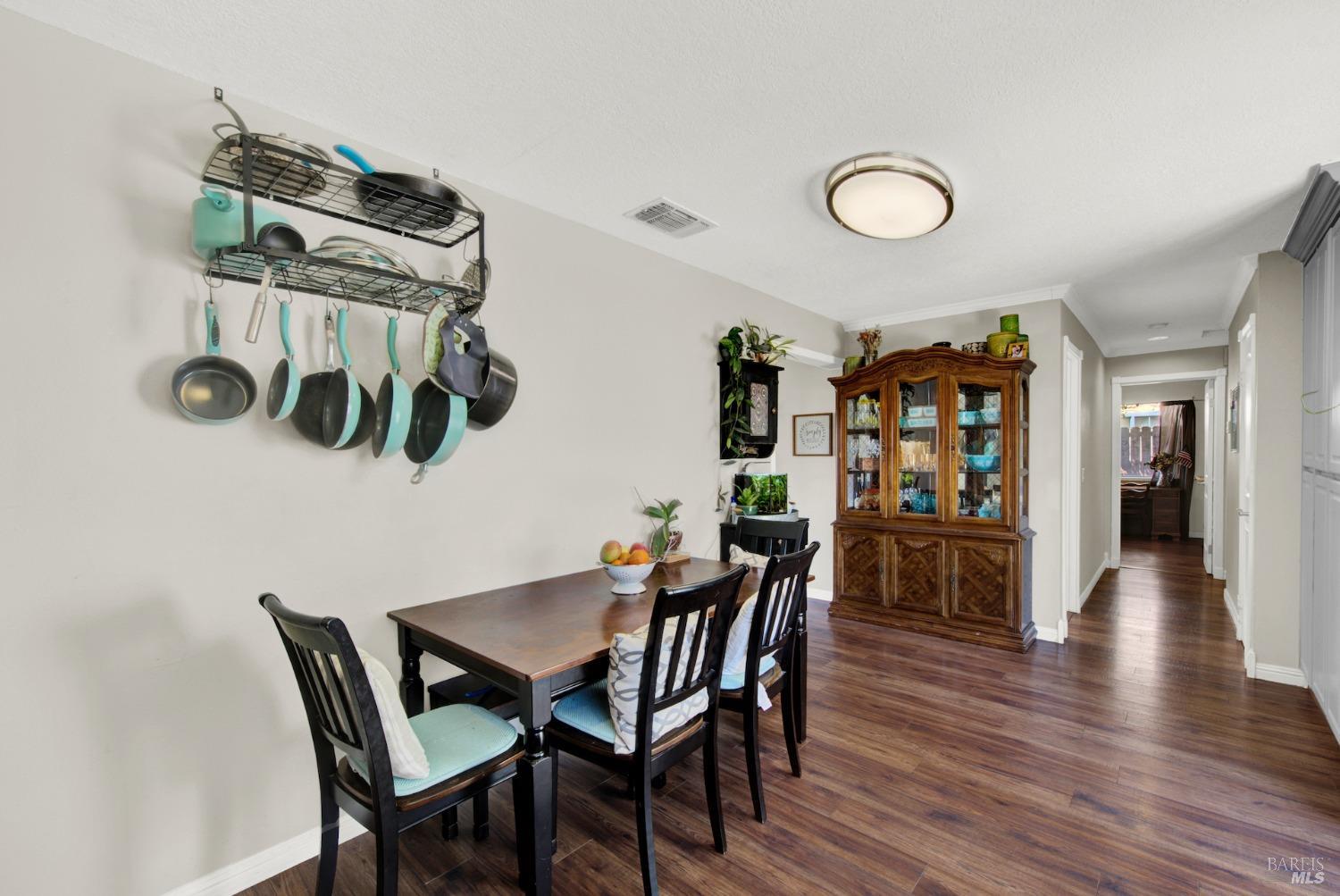 Detail Gallery Image 8 of 42 For 1363 Farmington Dr, Vacaville,  CA 95687 - 3 Beds | 2 Baths