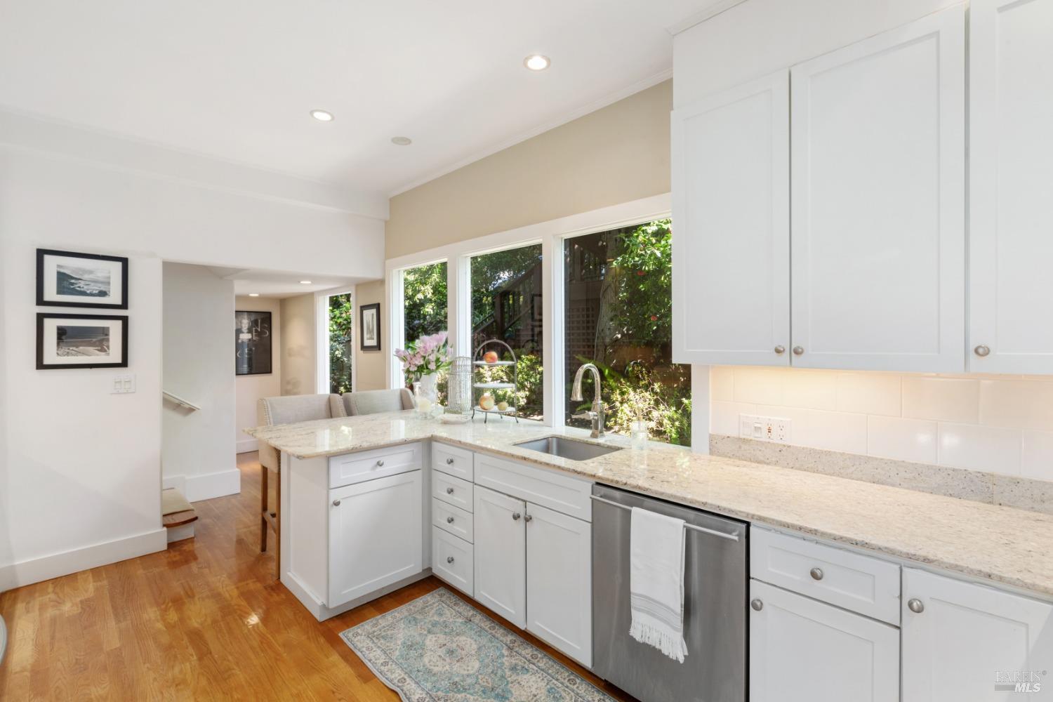 Detail Gallery Image 15 of 41 For 88 Central Ave, Sausalito,  CA 94965 - 3 Beds | 2/1 Baths